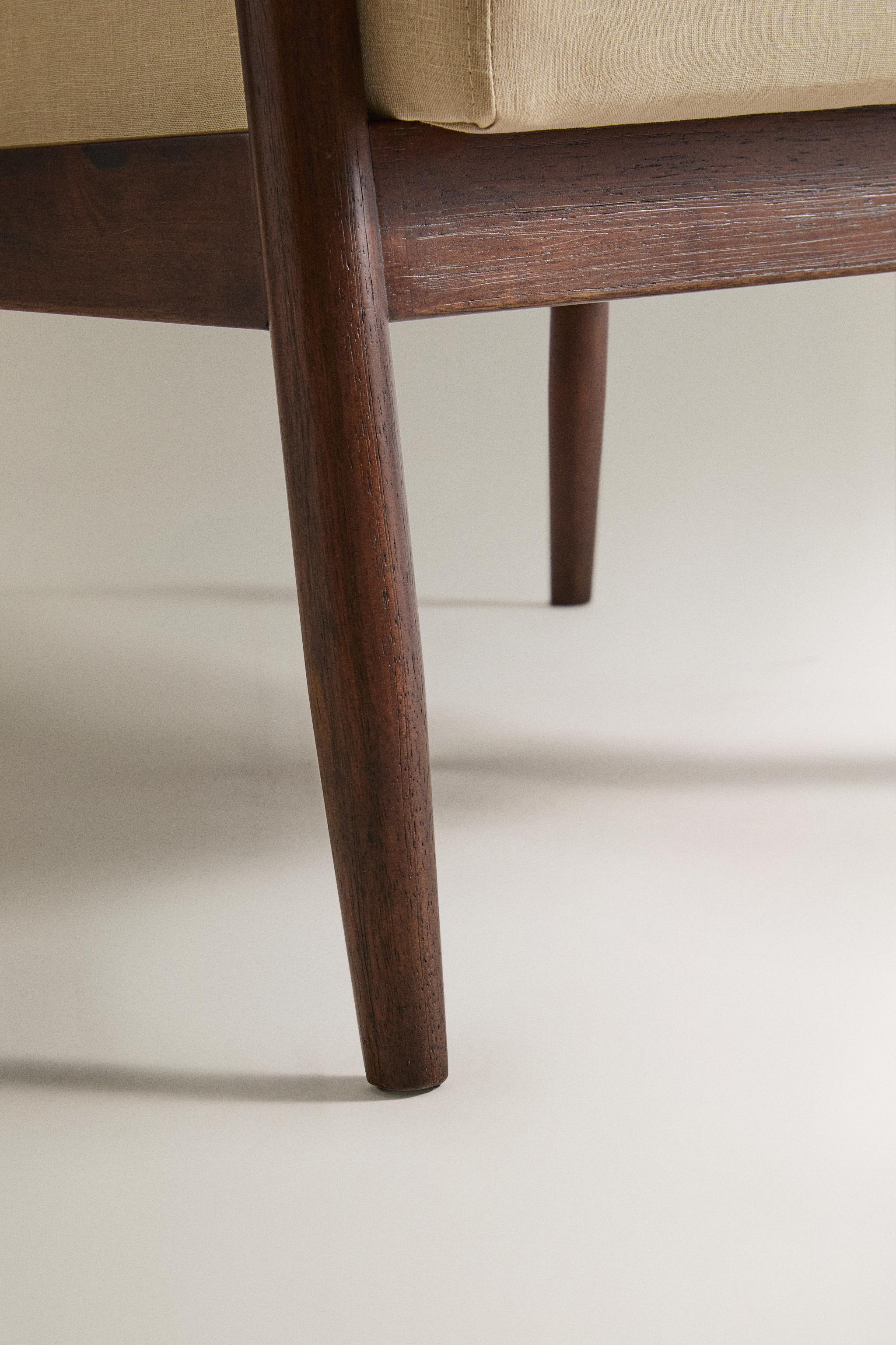 WOOD AND LINEN ACCENT CHAIR